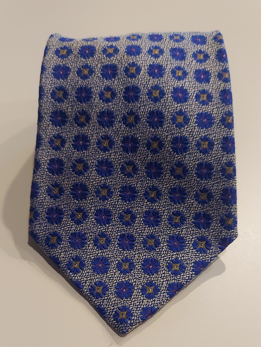 Vintage Roundtree & Yorke Blue & Gold Floral Motif Silk Tie